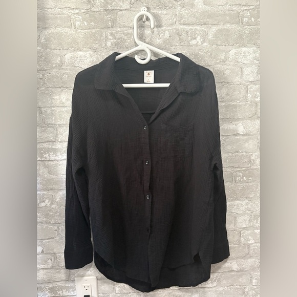 Beach coverup shirt size Small in black really light material - Picture 1 of 3